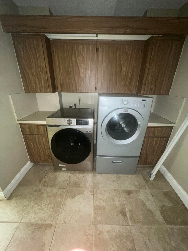 Building Photo - 3516 Whitehall Dr