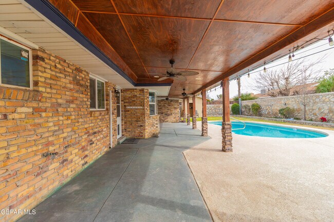 Building Photo - 8608 Catalpa Ln