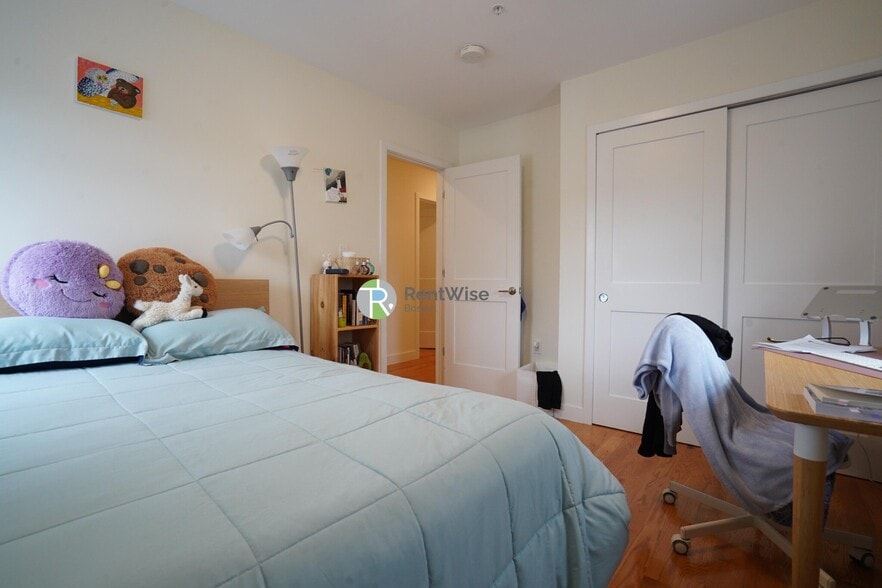 Building Photo - 15 Kelley Ct