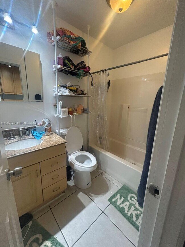 Building Photo - 1045 N Andrews Ave