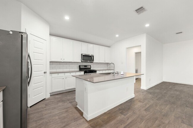 Building Photo - 6931 Dell Vista Drive
