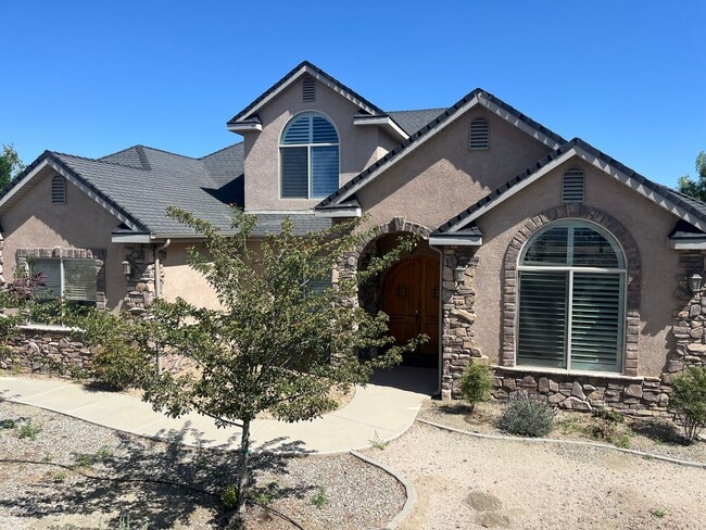 Primary Photo - Beautiful 5 Bedroom 4 Bathroom House in Ga...
