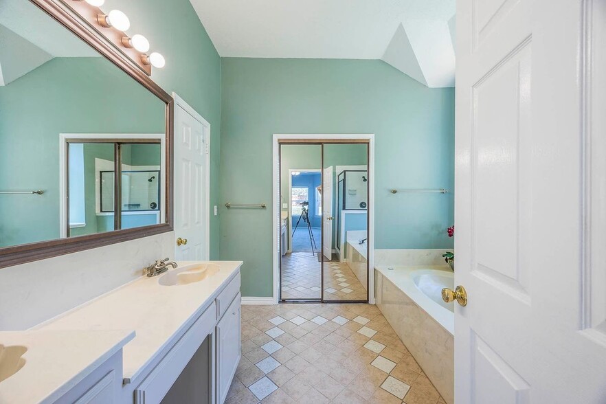 Building Photo - 2705 Trophy Dr