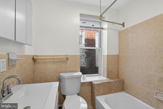 Building Photo - 1729 N Bambrey St