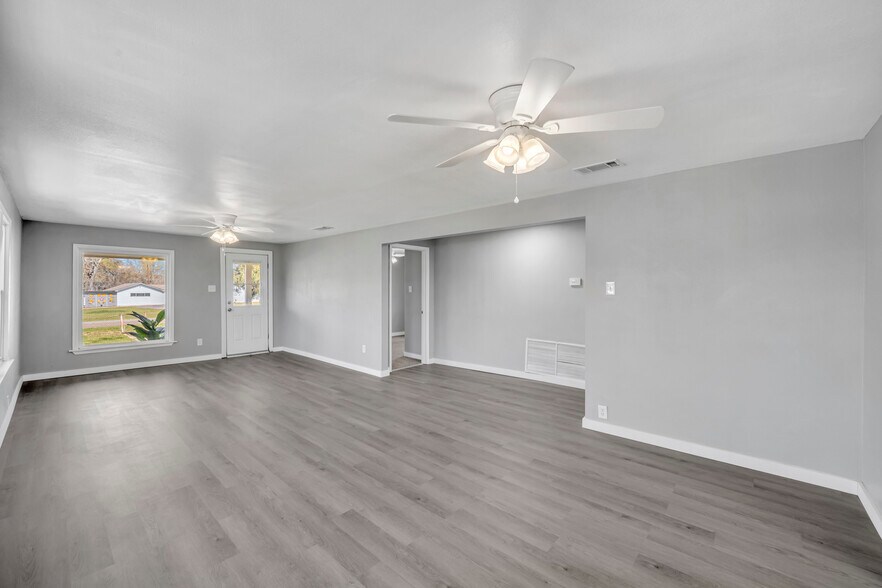 Building Photo - 4255 State Highway 323 W