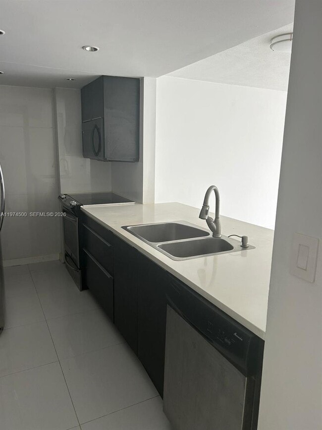 Building Photo - 7545 E Treasure Dr