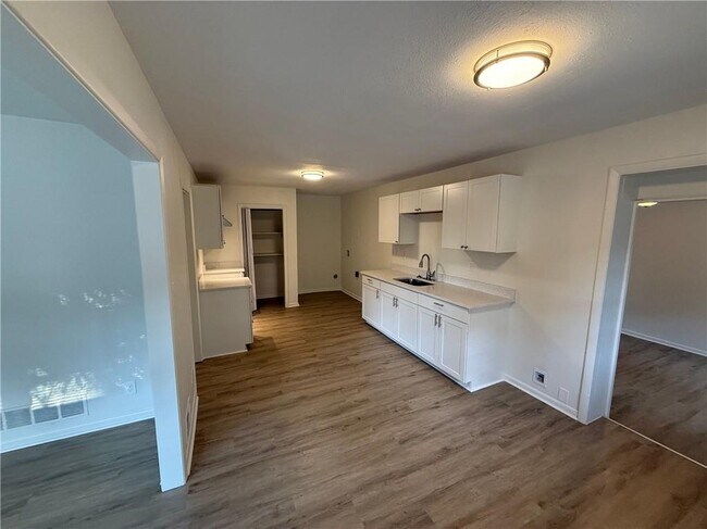 Building Photo - 379 Utoy Cir SW