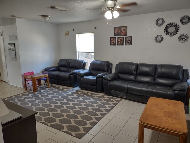 Building Photo - 19 Fannin Post