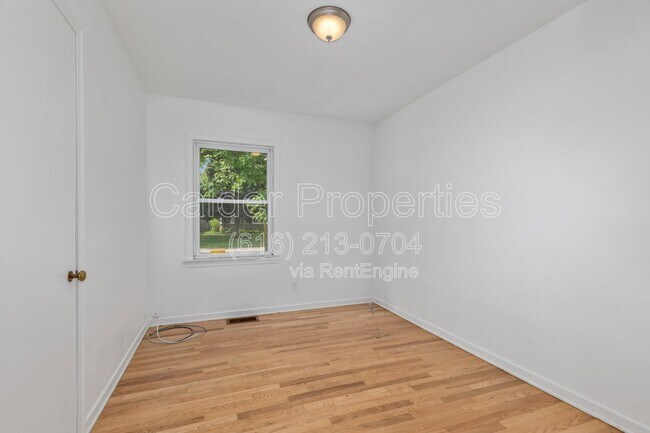 Building Photo - 105 Morning Glory St SW