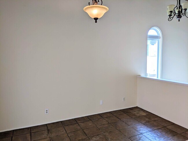 Dining Area - 972 Woodlawn Dr