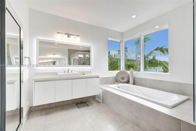 Building Photo - 10223 NW 75th Terrace