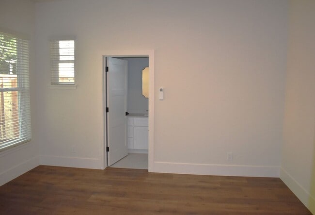 Building Photo - Brand new ADU unit!