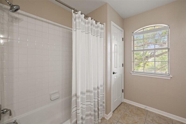 Building Photo - 11121 Sandstone Trail