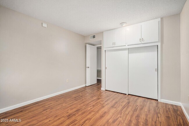 Building Photo - 10725 W El Capitan Cir
