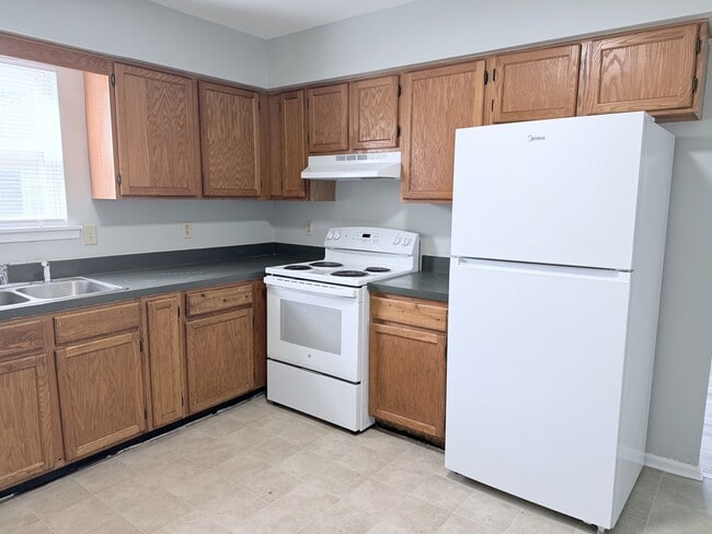 Building Photo - 411 Dover St