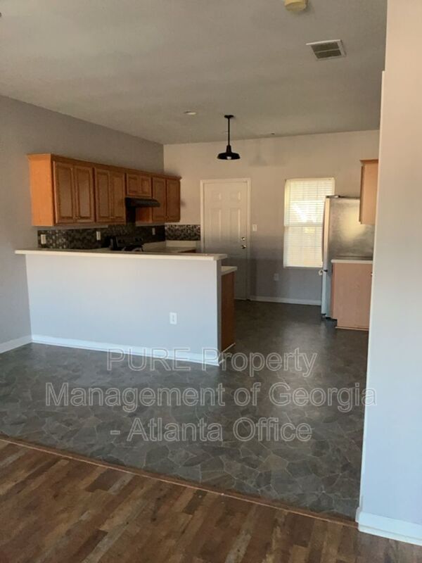 Building Photo - 4210 Oakwood Rd