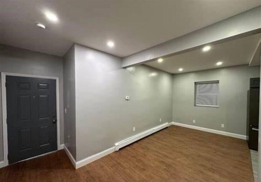 Building Photo - 522 4th St