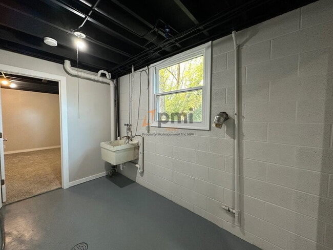 Building Photo - 3621 Windsor Rd