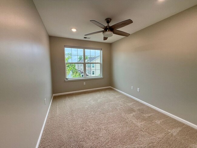 Building Photo - 902 Chalmers Ln