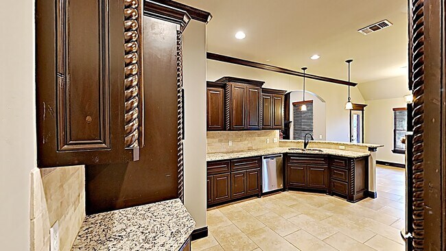 Building Photo - Stunning 5 Bedroom In Edmond With Bonus Room and Study