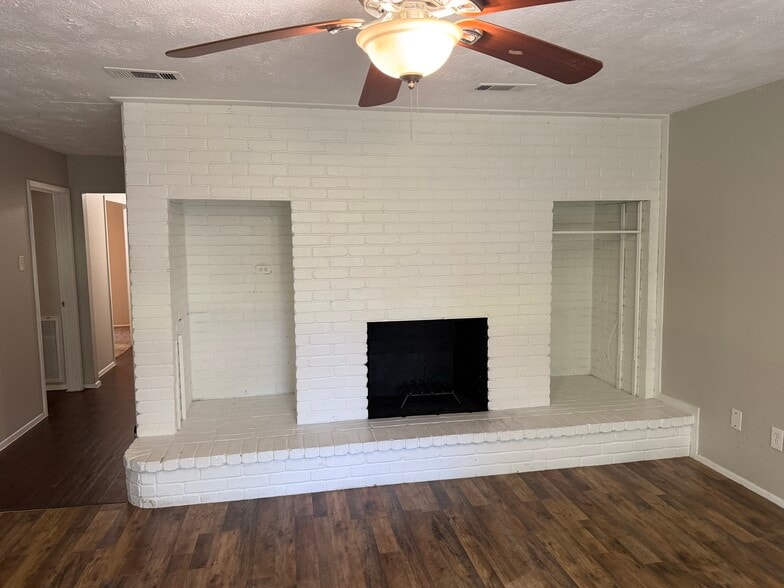 Building Photo - 23430 Cimber Ln