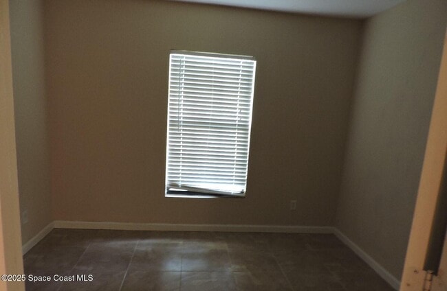Building Photo - 765 Luminary Cir