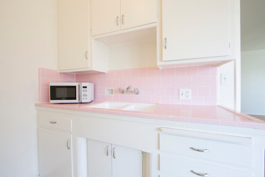 Building Photo - 669 Levering Ave