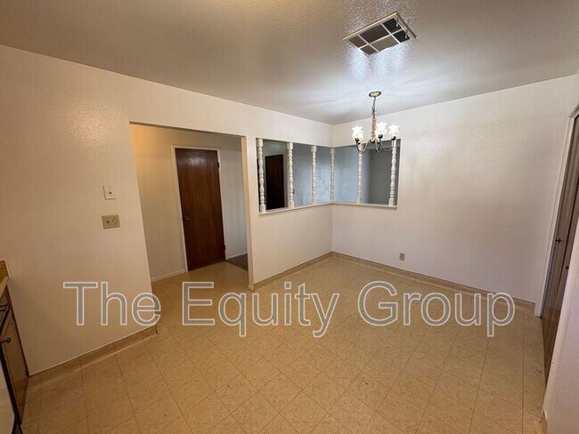 Building Photo - 3924 W Hillsdale Ct