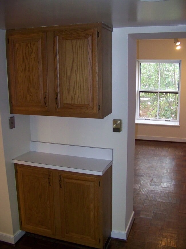 Building Photo - 1 BR / 1 BA Church Hill Garden Apt. Sorry,...