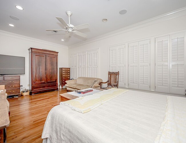 Building Photo - Coastal Living at Its Best – Fully Furnish...