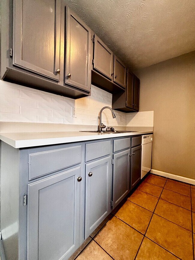 Building Photo - A Fresh Start: Renovated 2-Bedroom in Serene Englewood with Washer/Dryer Hookups!