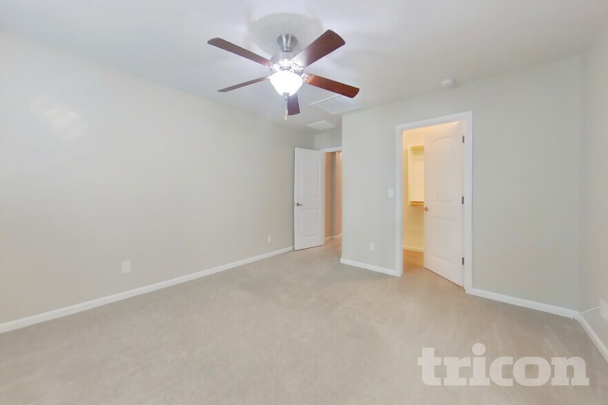 Building Photo - 12550 W Hummingbird Terrace