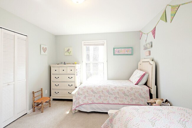 Building Photo - Spacious Pet-Friendly Hollymead Home With Updates