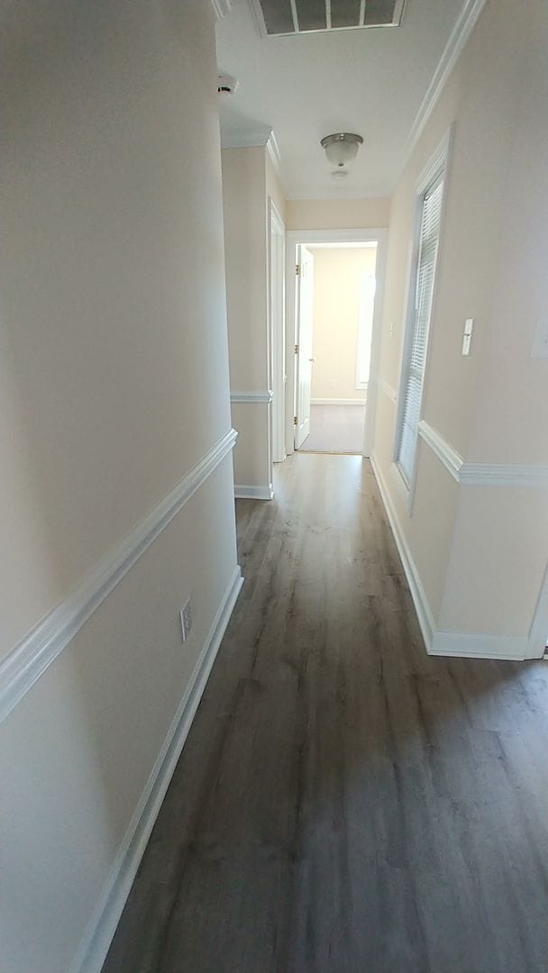 Building Photo - Freshly Painted 3 Bedroom Town Home