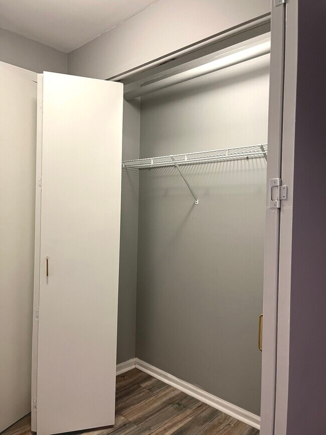 Building Photo - 345 N La Salle Dr