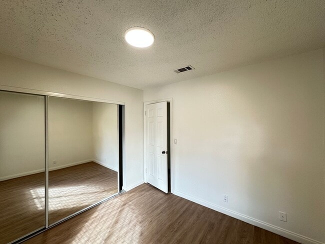 Building Photo - Unique property with NO HOA