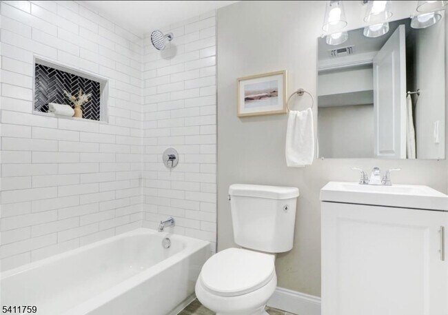 Building Photo - 495 S Clinton St