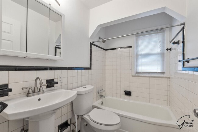 Building Photo - $1250 4 bedroom