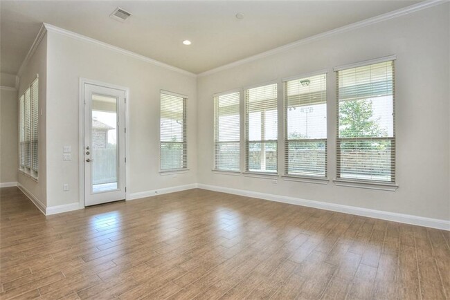 Building Photo - 10604 Lavon Bend