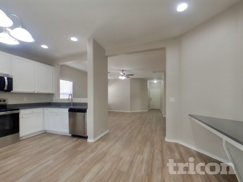 Building Photo - 15441 W Cameron Dr