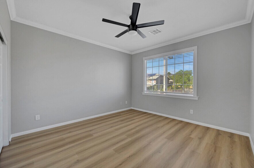 Building Photo - 11013 Mount Royal Ave