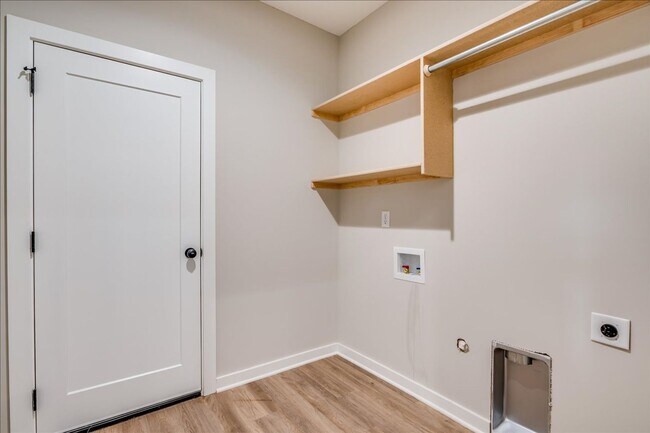 Building Photo - 15413 W Josephine St