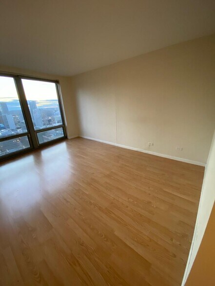 Bedroom - 440 N Wabash Ave