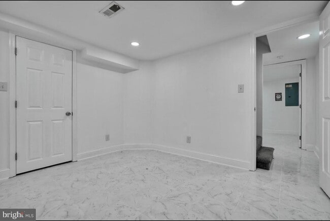 Building Photo - 701 Platinum Ave