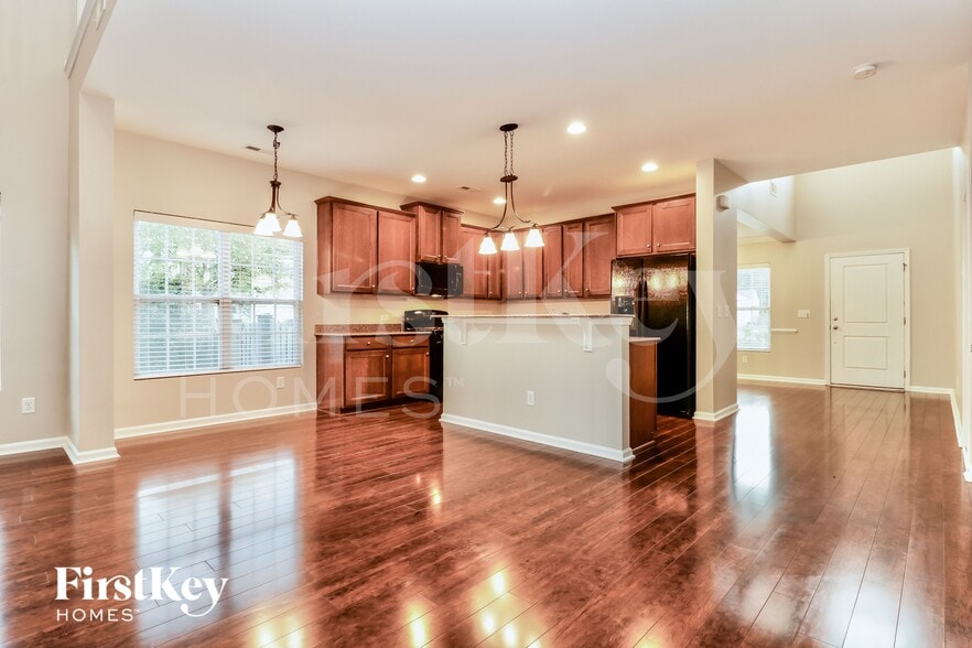 Building Photo - 9023 Hema Ln