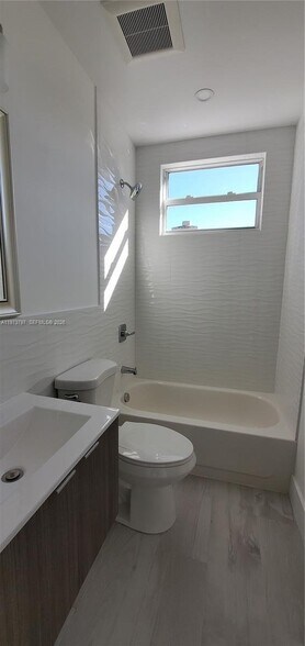 Building Photo - 3787 Thomas Ave