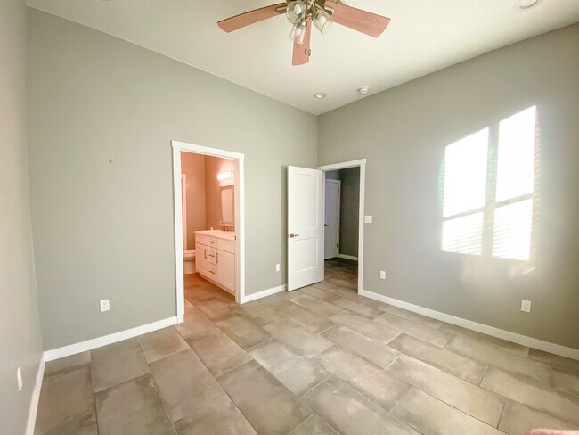 Building Photo - 844 Tijeras Ave NW