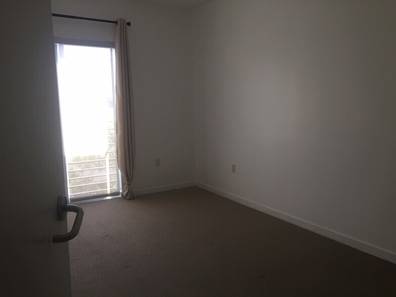 Building Photo - 3119 Via Dolce