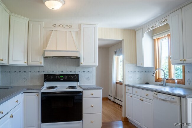 Building Photo - 102 Brooklane Dr