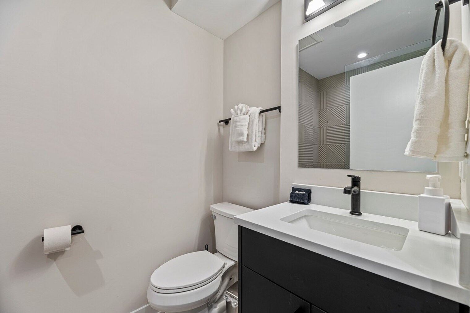 Building Photo - 2337 W Touhy Ave